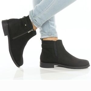 Clarks Memi Lo Scandi Minimalist Chic Nubuck, Block Heel Comfort Bootie 7.5M